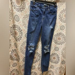 Levi Skinny Jeans (size 28)